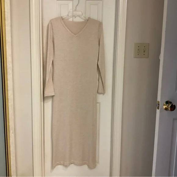 Sweater dress, long and lean, v-neck, oatmeal color, long sleeve, soft, Sz Small - Picture 2 of 8